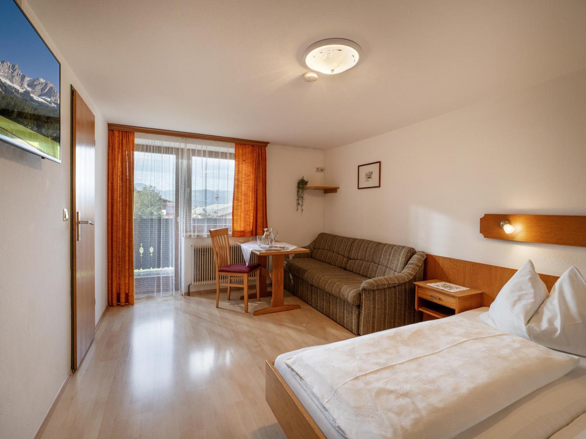 Apartment-Pension Schmiedererhof サンクト・ジョアン・イン・チロル エクステリア 写真