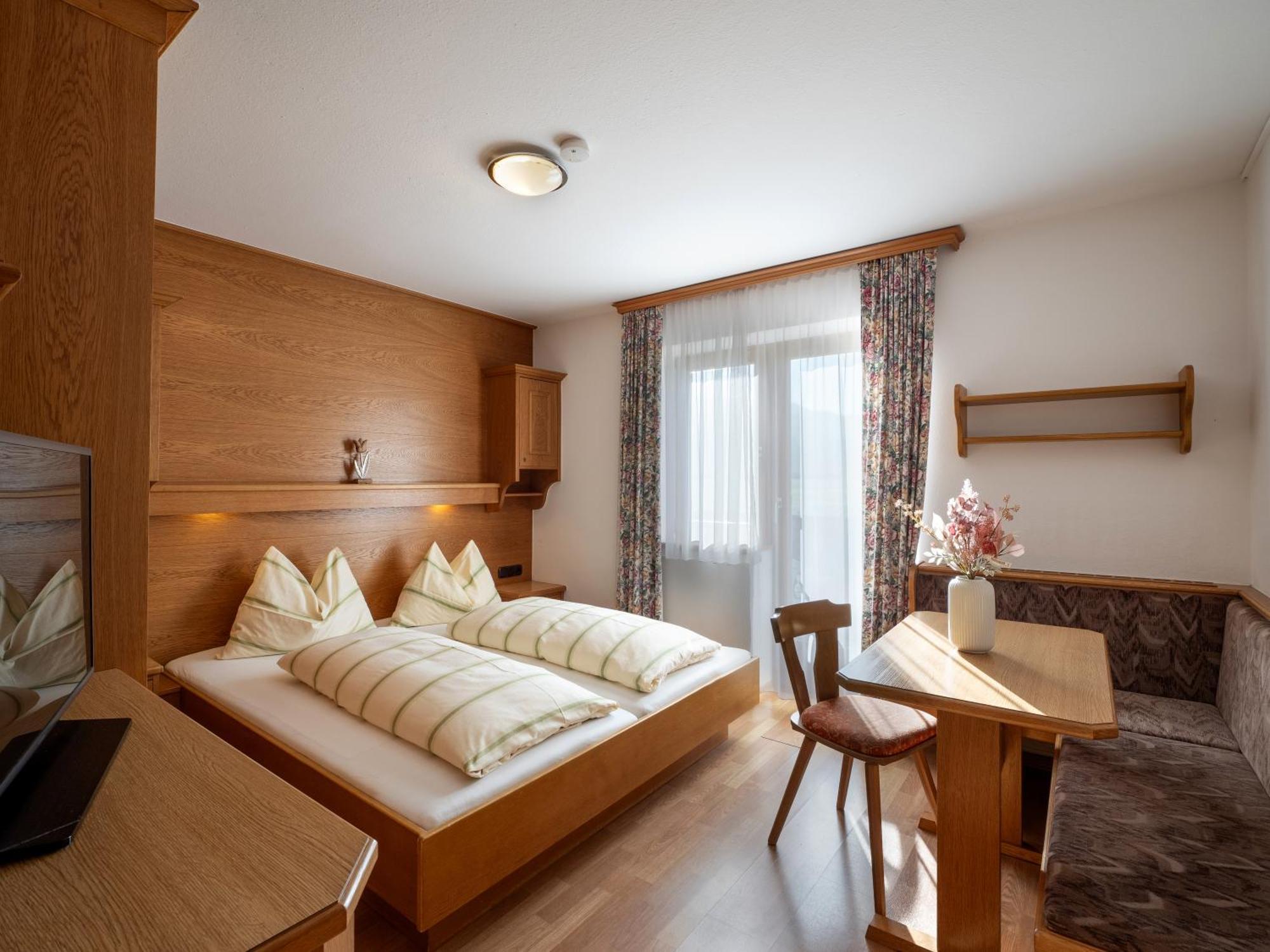 Apartment-Pension Schmiedererhof サンクト・ジョアン・イン・チロル エクステリア 写真